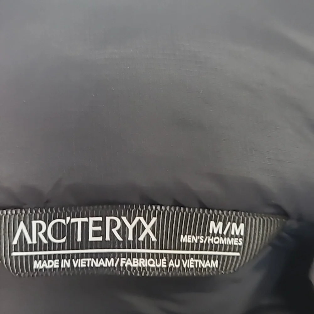 Arc'teryx Therme Parka Men's - Black - Season Pre-2025 - Picture 8 of 12